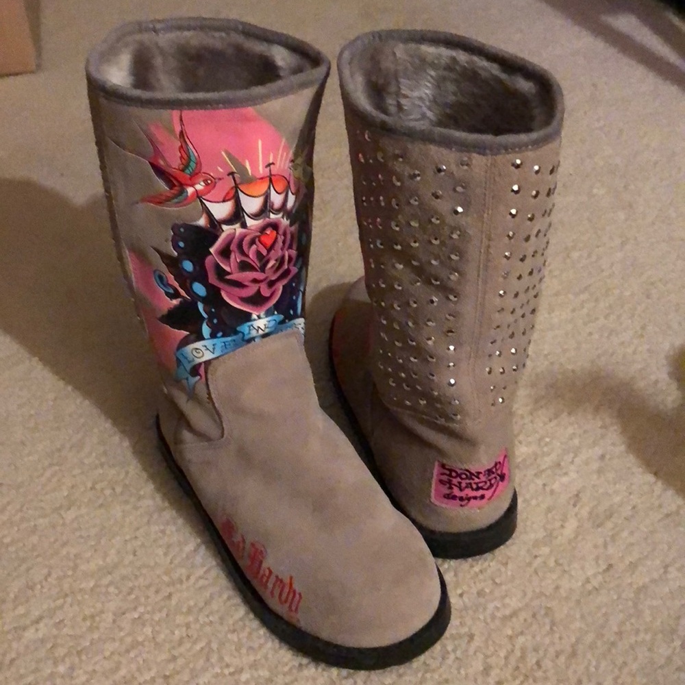 ED HARDY SWALLOWS & ROSES BOOTS